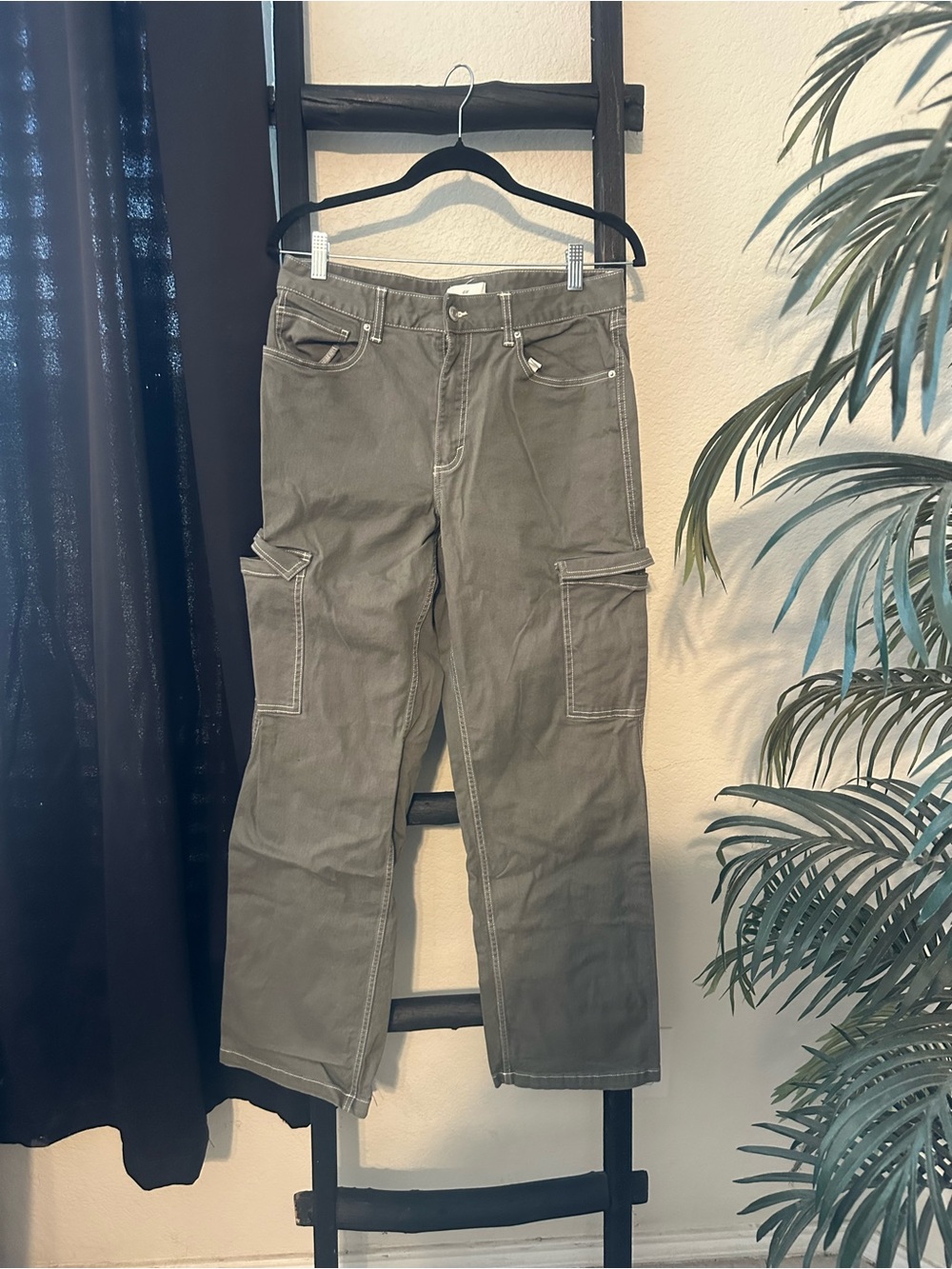 H&M Olive Green Cargo Pants with Contrast Stitching